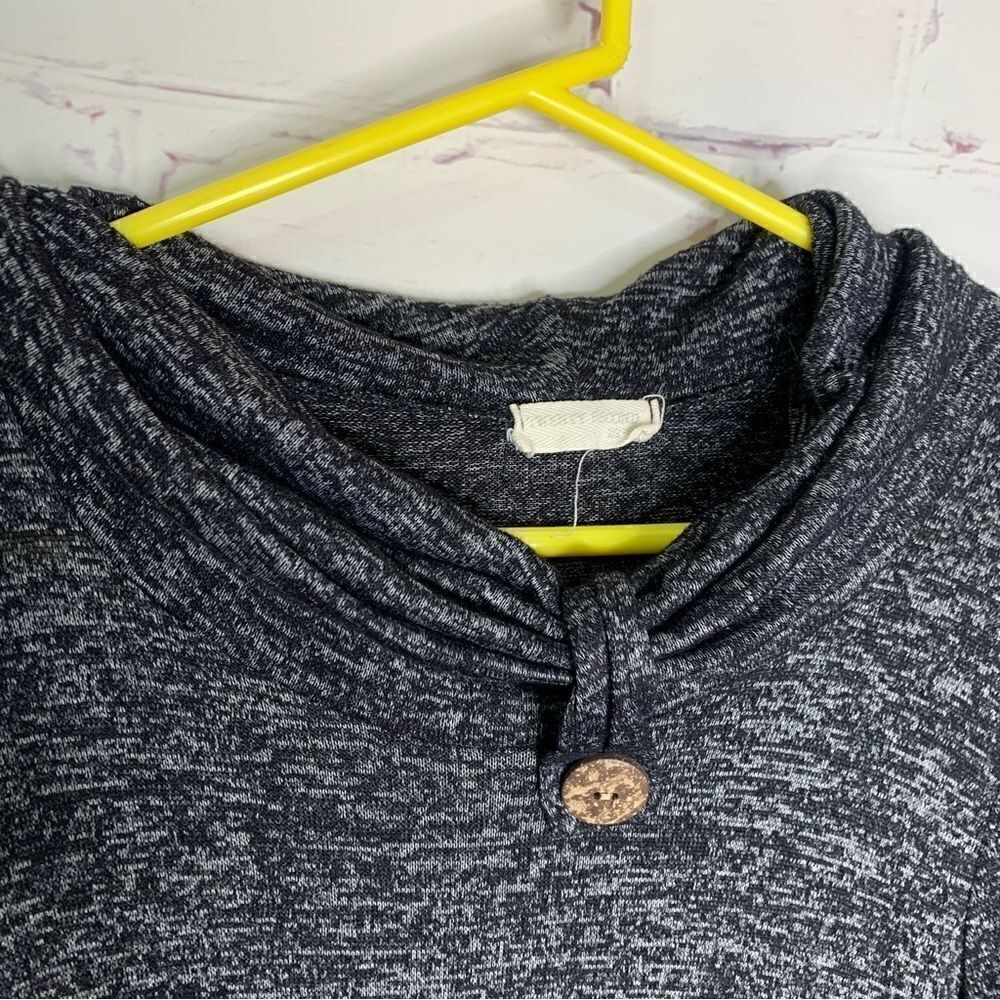 Twenty Second gray large top - Picture 2 of 5